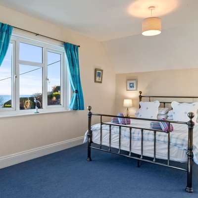 Four Oaks - Sea Views, Parking, Enclosed Garden, Dog Friendly