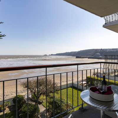 Beachside - Sea View Apartment