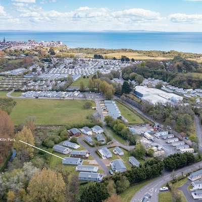 St Mary's View - Luxury Lodge, Short Walk to Beach, Parking