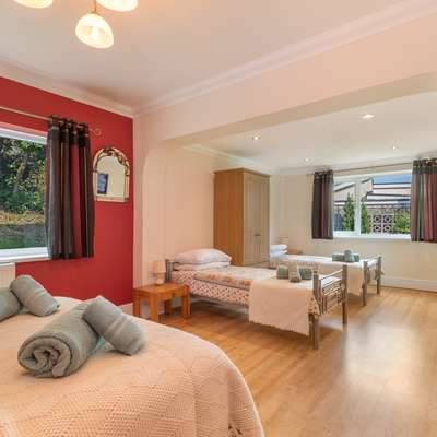 Sunningdale - Beach House, Sea Views, Parking
