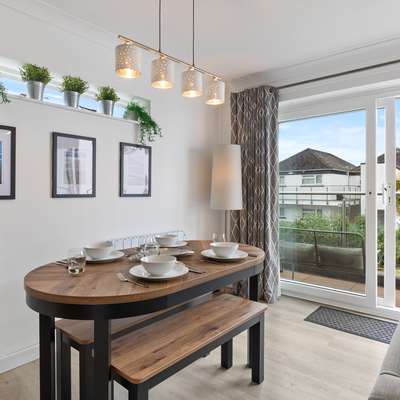 25 Coedrath Park - Sea Views from Balcony, Short Walk to Beach,  Parking