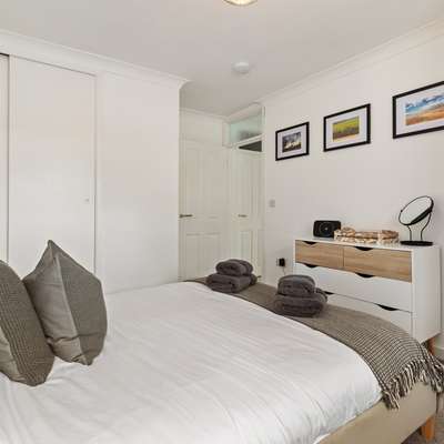 25 Coedrath Park - Sea Views from Balcony, Short Walk to Beach,  Parking