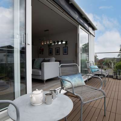 25 Coedrath Park - Sea Views from Balcony, Short Walk to Beach,  Parking