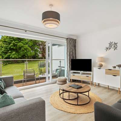 25 Coedrath Park - Sea Views from Balcony, Short Walk to Beach,  Parking