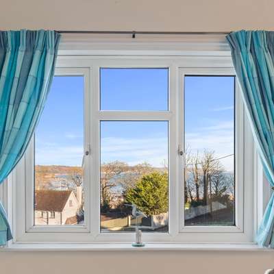 Four Oaks - Sea Views, Parking, Enclosed Garden, Dog Friendly