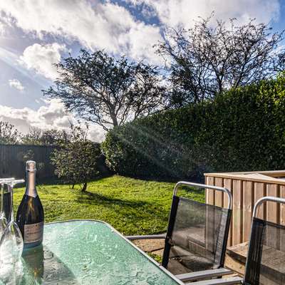 Ty Gwyn - Cottage with Hot Tub, Parking, Dog Friendly