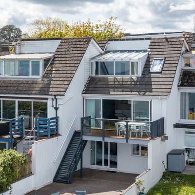 Cystanog Fach - Spectacular Sea Views, Balconies, Parking