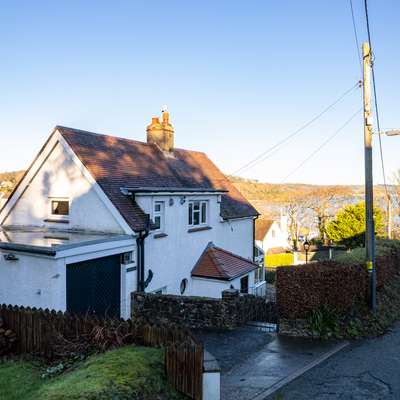 Four Oaks - Sea and Harbour Views - Sea Views, Parking, Enclosed Garden, Dog Friendly