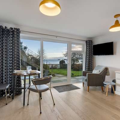 2 Beach Court - Direct beach access, Sea views