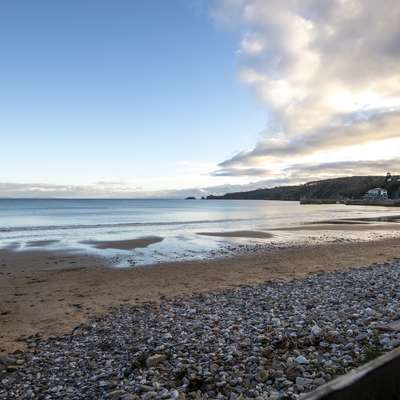 2 Beach Court - Direct Beach Access, Sea Views