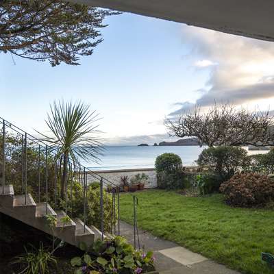 2 Beach Court - Direct Beach Access, Sea Views