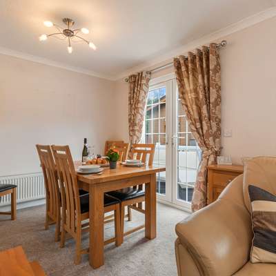 Castaway Lodge - Close to Beach, Lovely Lodge with Veranda - Luxury Lodge, Close to Beach, Parking
