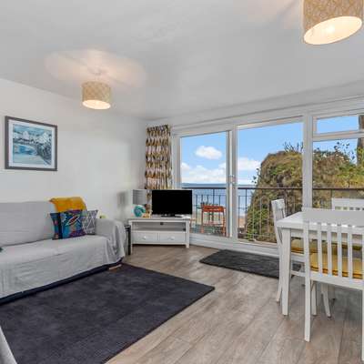 Swn Y Tonnau - Sea Front Apartment, Spectacular Sea Views, Parking, Direct Beach Access