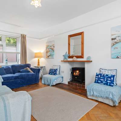 Ruby Cottage - Beachside Cottage with Views