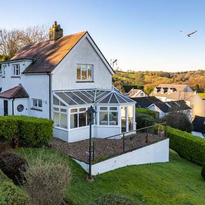 Four Oaks - Sea Views, Parking, Enclosed Garden, Dog Friendly