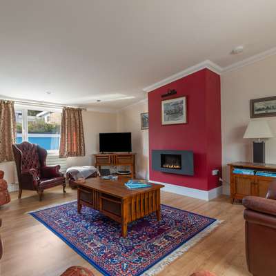 Sunningdale - Beach House, Sea Views, Parking