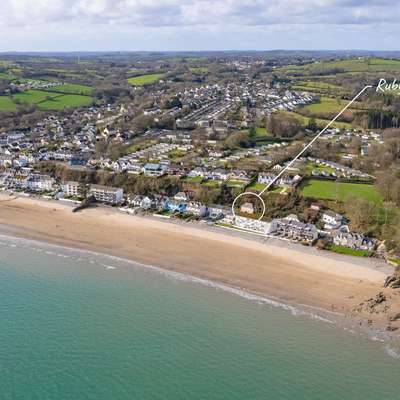 Ruby Cottage - Beachside Cottage with Views