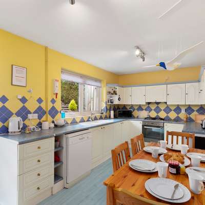 Oaklands - Lovely Cottage, Walk to Beach - Lovely Cottage, Walk to Beach