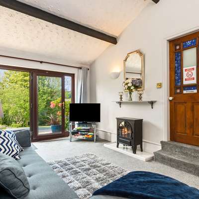 The Hollies - Short Walk to Beach, Peaceful Location, Parking