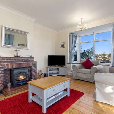 Four Oaks - Sea and Harbour Views - Sea Views, Parking, Enclosed Garden, Dog Friendly