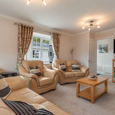 Castaway Lodge - Close to Beach, Lovely Lodge with Veranda - Luxury Lodge, Close to Beach, Parking