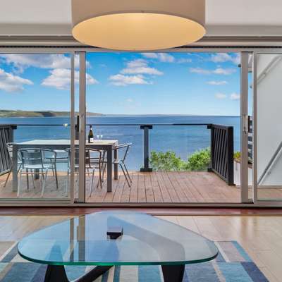 Cystanog Fach - Spectacular Sea Views, Balconies, Parking