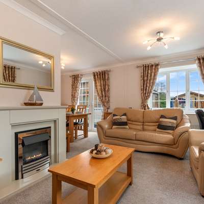 Castaway Lodge - Close to Beach, Lovely Lodge with Veranda - Luxury Lodge, Close to Beach, Parking