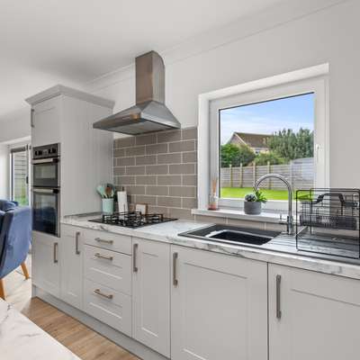 Treetops - Modern Cottage, Close to Beach - Modern Cottage, Close to Beach