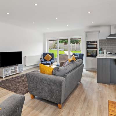 Treetops - Modern Cottage, Close to Beach - Modern Cottage, Close to Beach