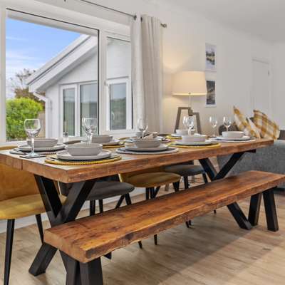 Treetops - Modern Cottage, Close to Beach - Modern Cottage, Close to Beach