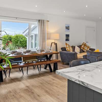 Treetops - Modern Cottage, Close to Beach - Modern Cottage, Close to Beach
