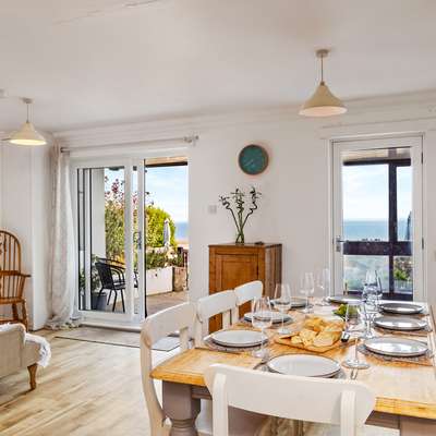 Penrose - Beach House with Direct Beach Access