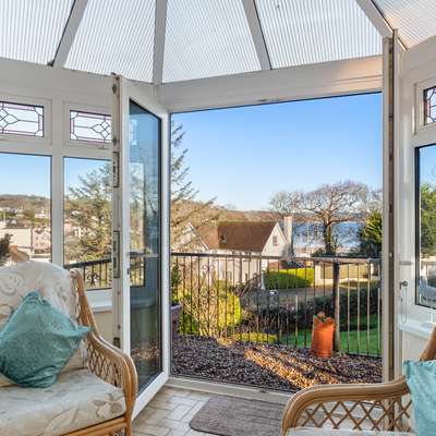 Four Oaks - Sea and Harbour Views - Sea Views, Parking, Enclosed Garden, Dog Friendly