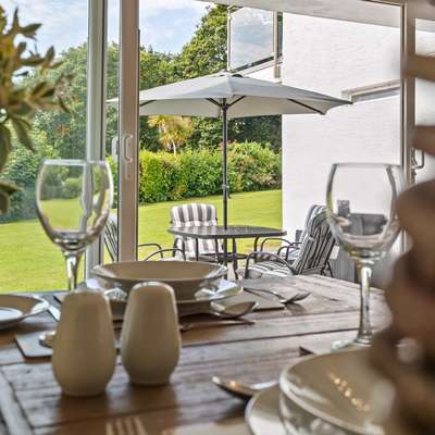 Harbour Reach - Short walk from beach and village, parking
