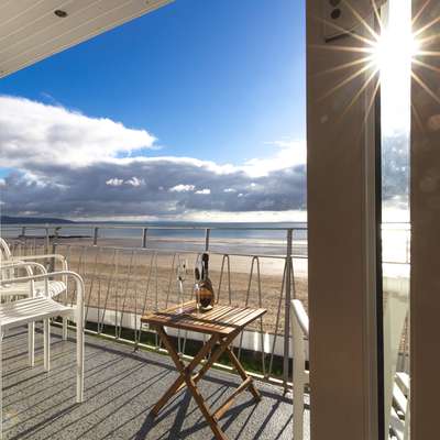 4 Strandways - Sea Views, Parking, Beach Access
