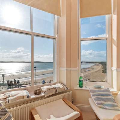 7 South Beach - Steps From the Beach, Sea Views - Sea Front Apartment with Spectacular Sea Views