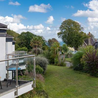 25 Coedrath Park - Sea Glimpses, Close to Beach - Sea Views from Balcony, Short Walk to Beach,  Parking