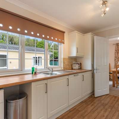 Castaway Lodge - Close to Beach, Lovely Lodge with Veranda - Luxury Lodge, Close to Beach, Parking