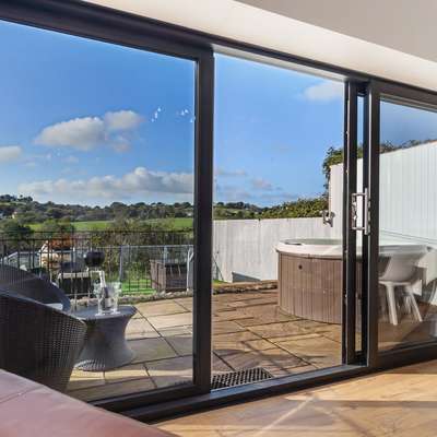 Cartref - Beautiful Cottage, Hot Tub, Countryside Views