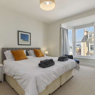 5 Paragon Court - Sea Front Apartment