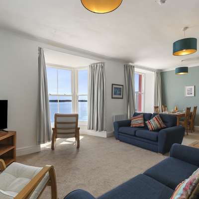 5 Paragon Court - Sea Front Apartment