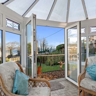 Four Oaks - Sea Views, Parking, Enclosed Garden, Dog Friendly