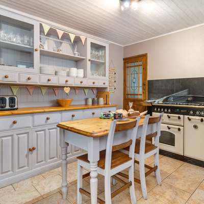 Cartref - Cottage with Hot Tub, Countryside Views - Beautiful Cottage, Hot Tub, Countryside Views