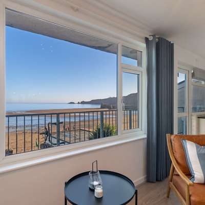 Sea View Apartment - Sea Front Apartment with Views