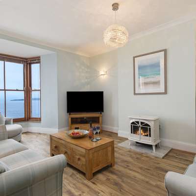 6 Paragon Court - Seafront Apartment