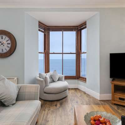 6 Paragon Court - Seafront Apartment
