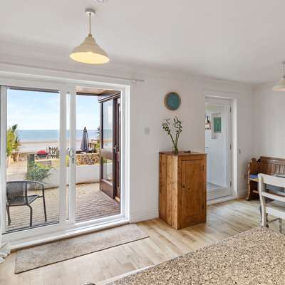 Penrose - Beach House with Direct Beach Access