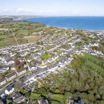 Comfrey Cottage - Lovely Cottage Near the Beach