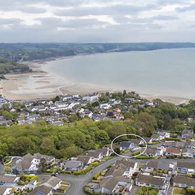 Bay View Cottage - Close to Village and Beach, Luxurious