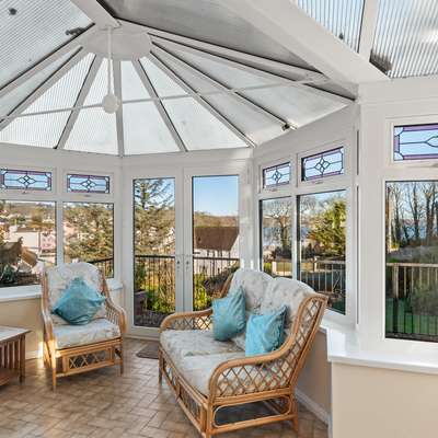 Four Oaks - Sea Views, Parking, Enclosed Garden, Dog Friendly